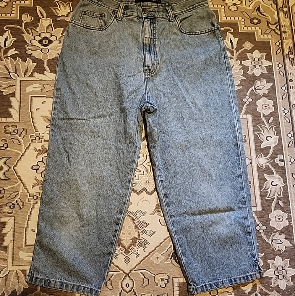 Bill Blass easy fit capri 100% cotton denim size 10, lots of logos